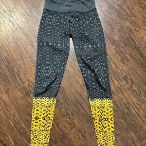 Onzie yoga leggings